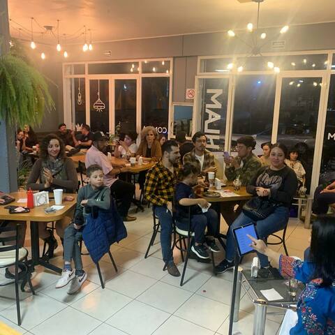 EL público atento en Bahlam