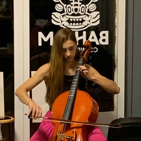 Citlalli creando melodías mágicas